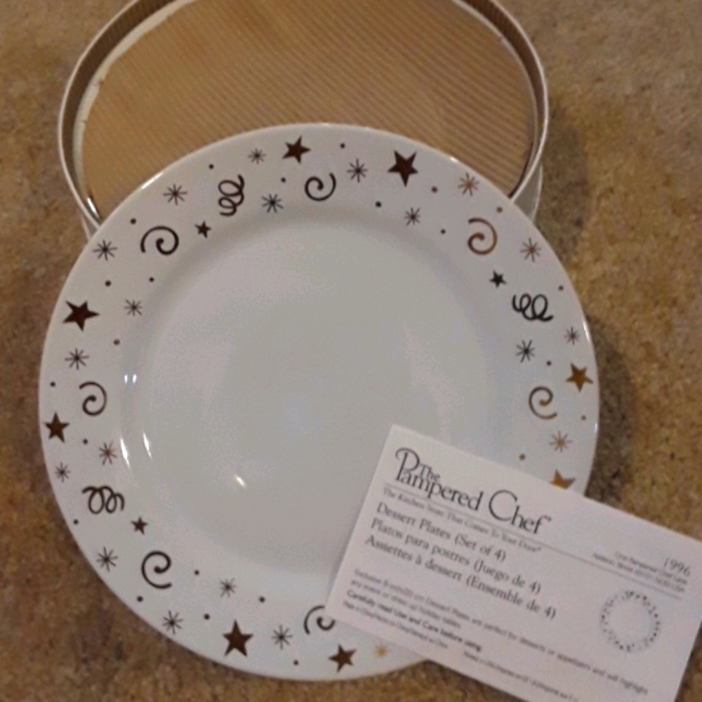 NIB The Pampered Chef Dessert Plates